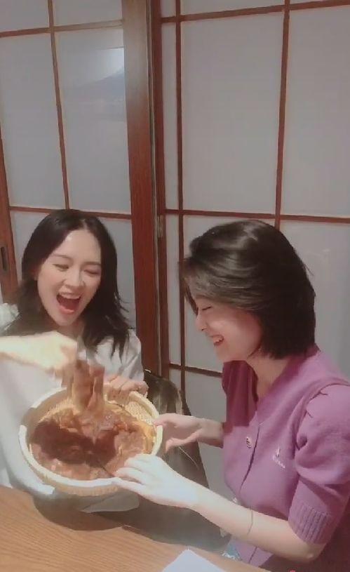 娱乐吃瓜酱瞒着妈妈,瞒天过海，妈妈不知的秘密生活